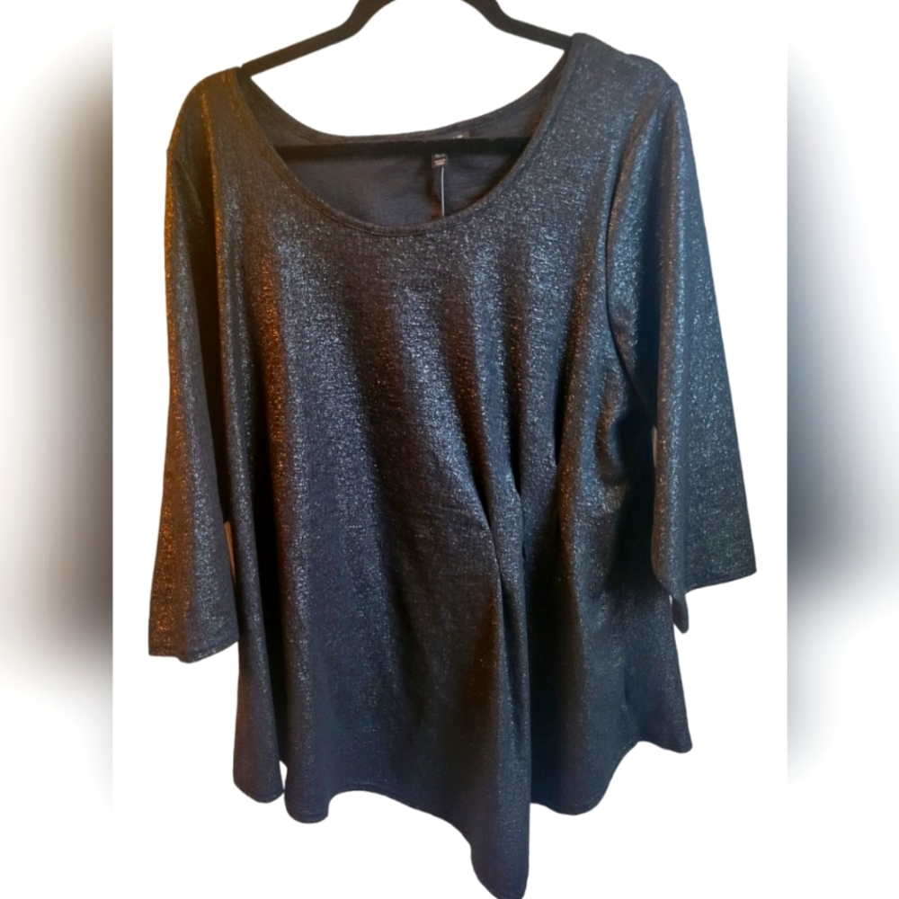 Womans 3/4 sleeve top